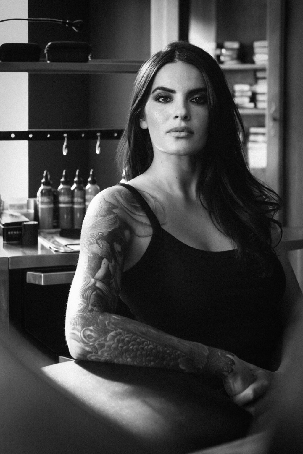 Portrait of tattoo artist Tamara Chaudesaigues in her studio, tattoo artist working between Avignon and London