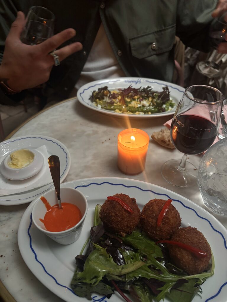 Croquettes servies au restaurant de l'Hôtel Amour Paris