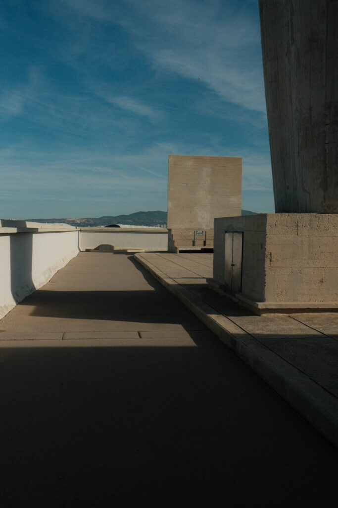 Façade de la Cité Radieuse à Marseille où se trouve l’Hôtel Le Corbusier