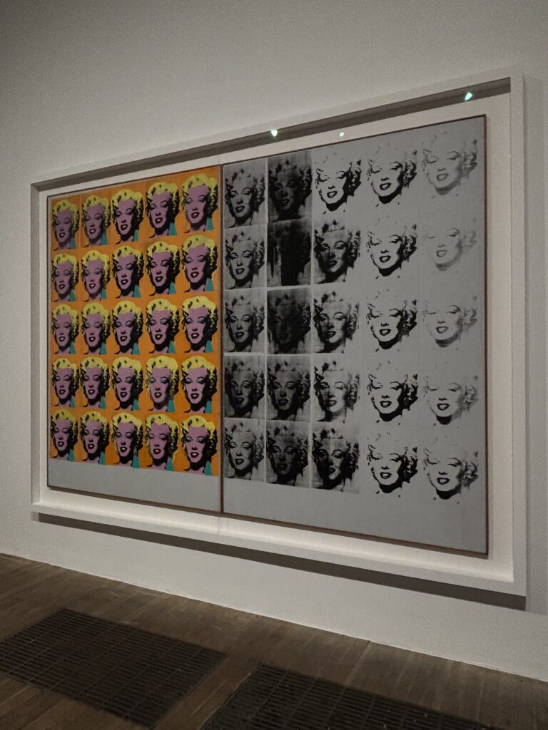Marilyn Diptych d’Andy Warhol exposé à la Tate Modern à Londres