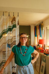 Portrait de Virginie dans la boutique Maison Mirbel à Marseille