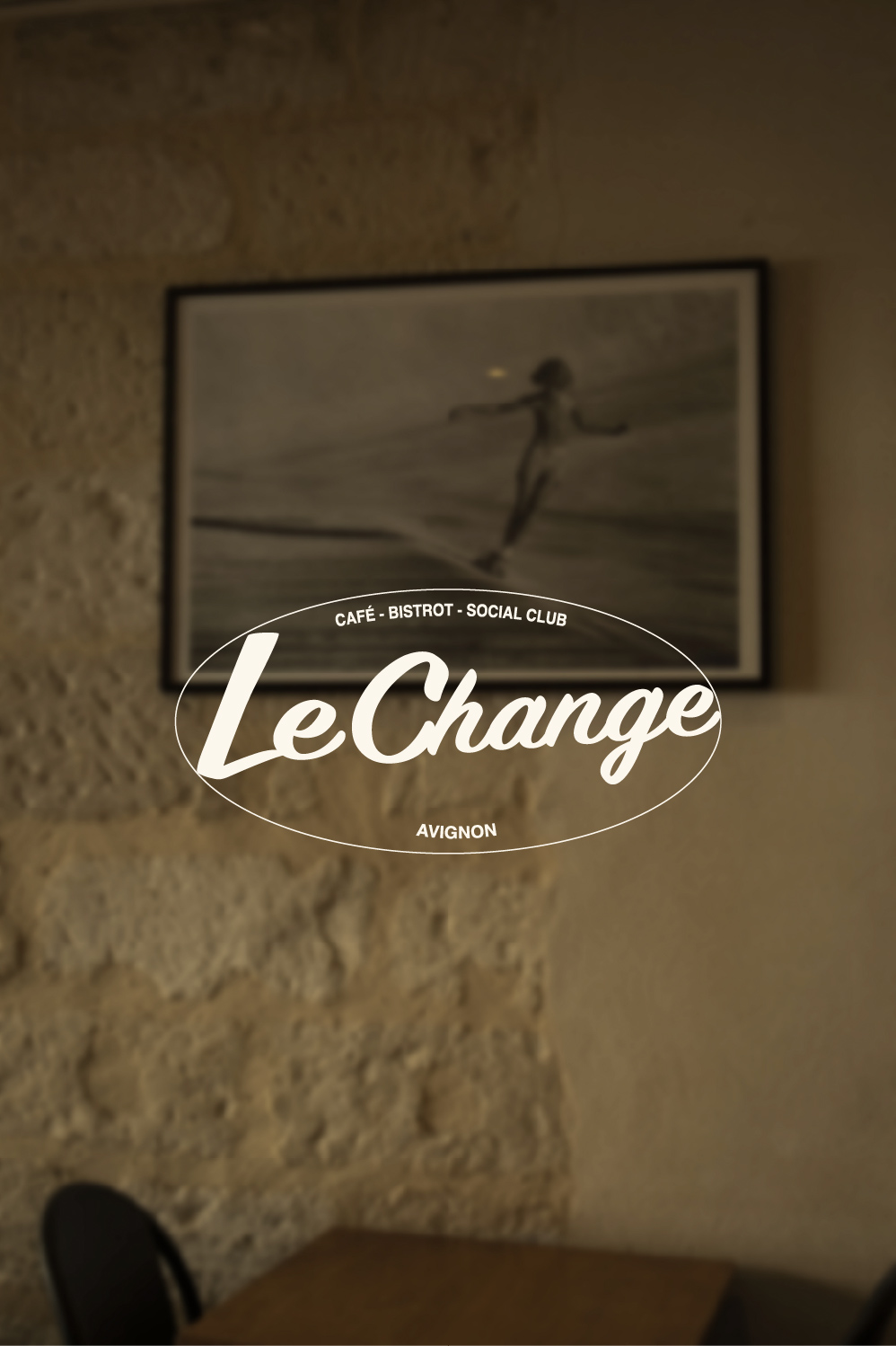 Facade of the Le Change café in Avignon with its new visual identity