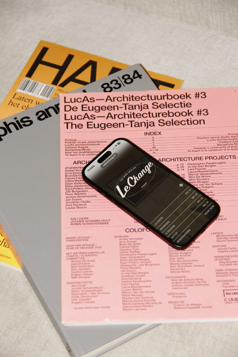 Website of the restaurant Le Change displayed on a smartphone, designed by Tamara Chaudesaigues